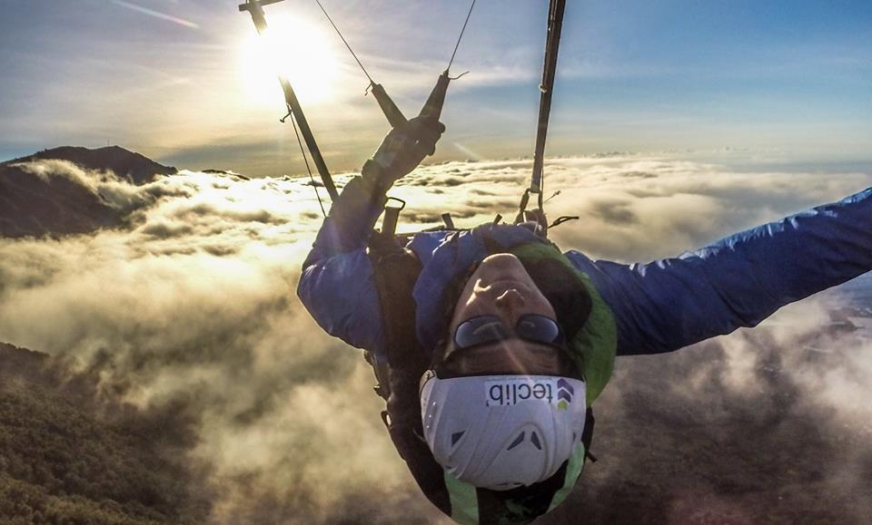 Photo XP2 Wechamp athlete de haut niveau entreprise activité incentive parapente acrobatique François Ragolski sport lyon