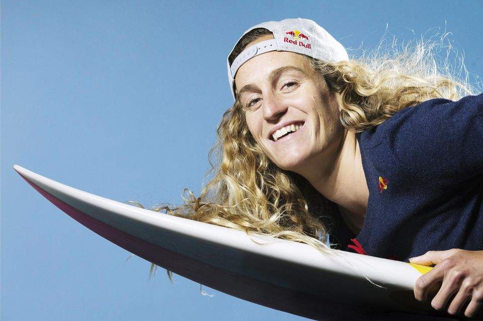 Justine Dupont surf athlète haut niveau wechamp entreprise conférence Justine Dupont surfeuse de grosse vague, et conférencier sportif sur la motivation, le dépassement de soi et la gestion des risques en entreprise et dans le sport au sein de l'équipe WeChamp