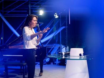 valerie marie pianiste conferenciere performance