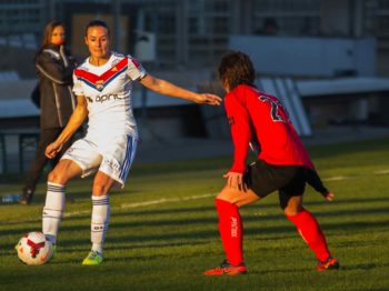 Mélissa Plaza est une footballeuse professionnelle et conférencière sportive