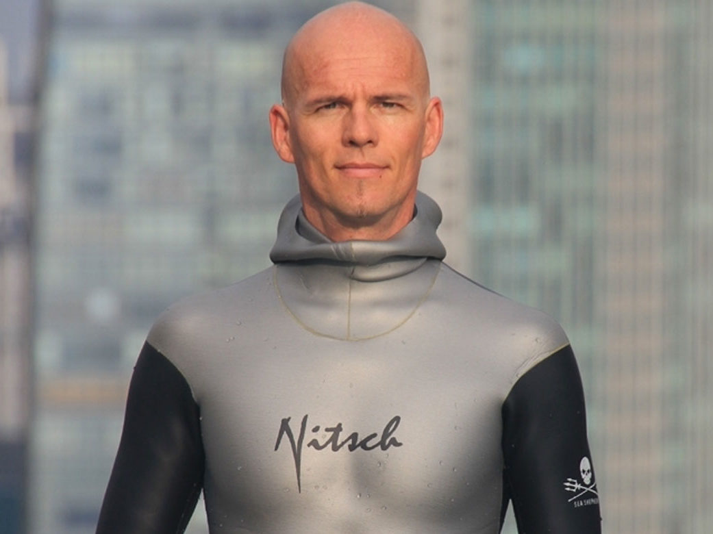 Herbert Nitsch est un apnéiste autrichien, détenant 33 records du monde, Herbert est aussi conférencier dans l'équipe WeCHamp