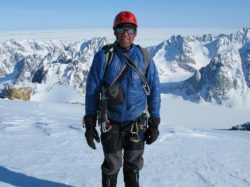 Simon Yates est un alpiniste anglais, et conférencier sportif pour WeChamp Entreprise
