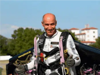 Yves-Rossy-jetman-pilote-militaire-conférencier